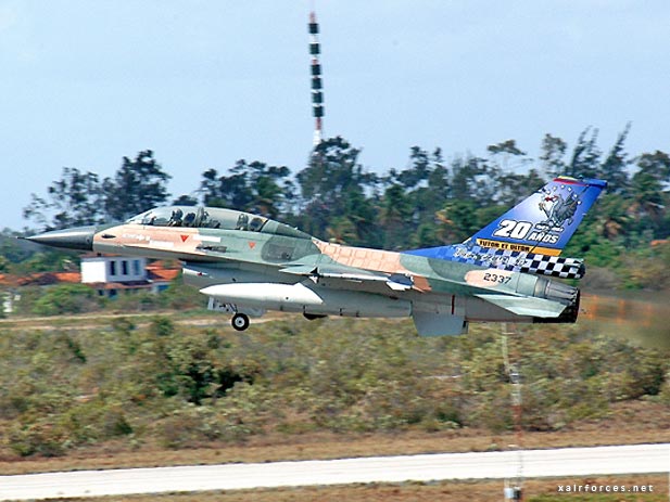 Venezuelan Air Force Lockheed F-16B Fighting Falcon Block 15 (6)