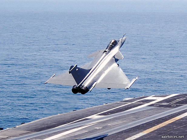 French Navy Rafale Ditches (Pilot Ejects) At Sea