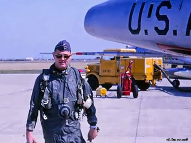 USAF UFO Investigator Reveals Harrowing Day He Confronted an Alien Craft